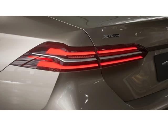 BMW 5 Series 530i xDrive Sedan 2027 — side view