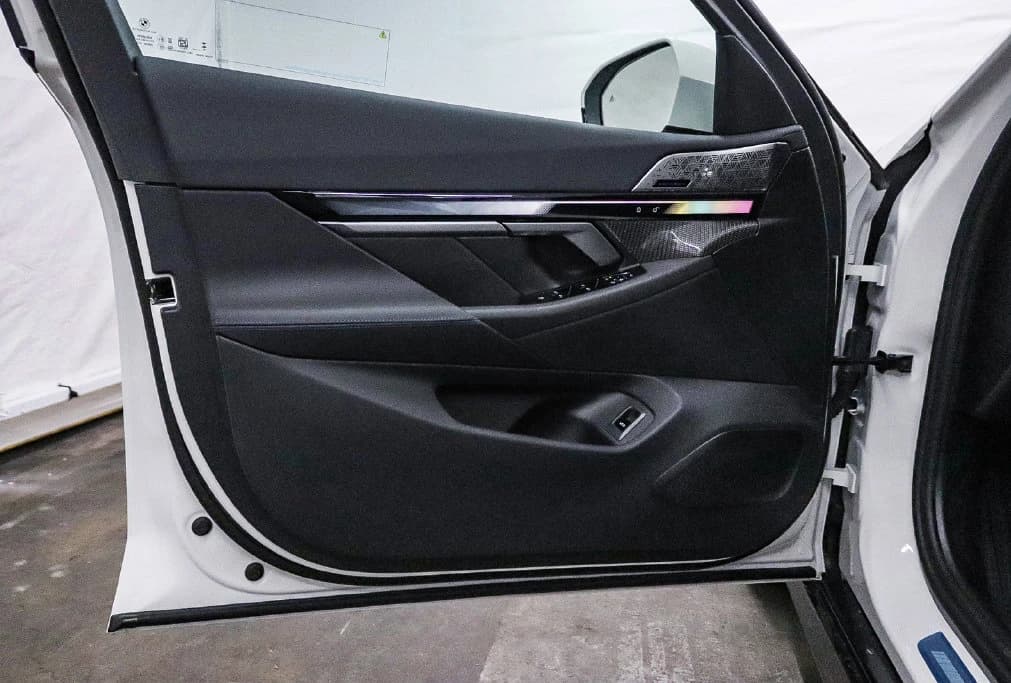 BMW 5 Series 540i xDrive Sedan 2027 — side view