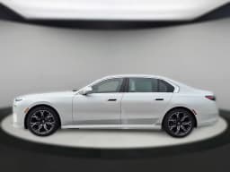 BMW 7 Series 740i xDrive Sedan 2027 — side view