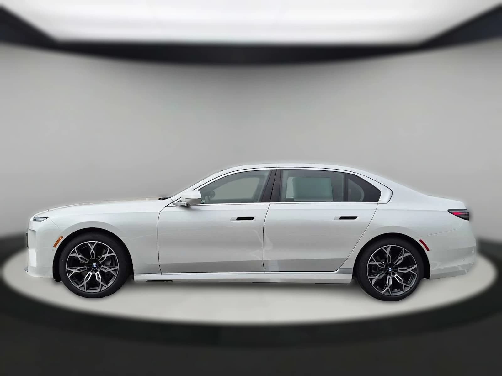 BMW 7 Series 740i xDrive Sedan 2027 — side view