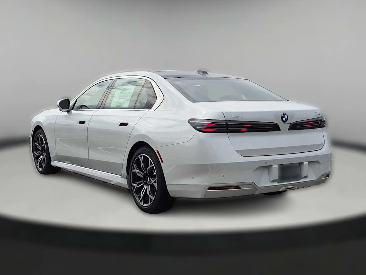 BMW 7 Series 740i xDrive Sedan 2027 — side view