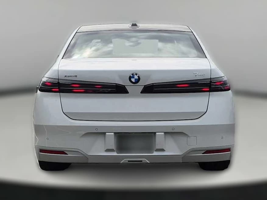 BMW 7 Series 740i xDrive Sedan 2027 — side view