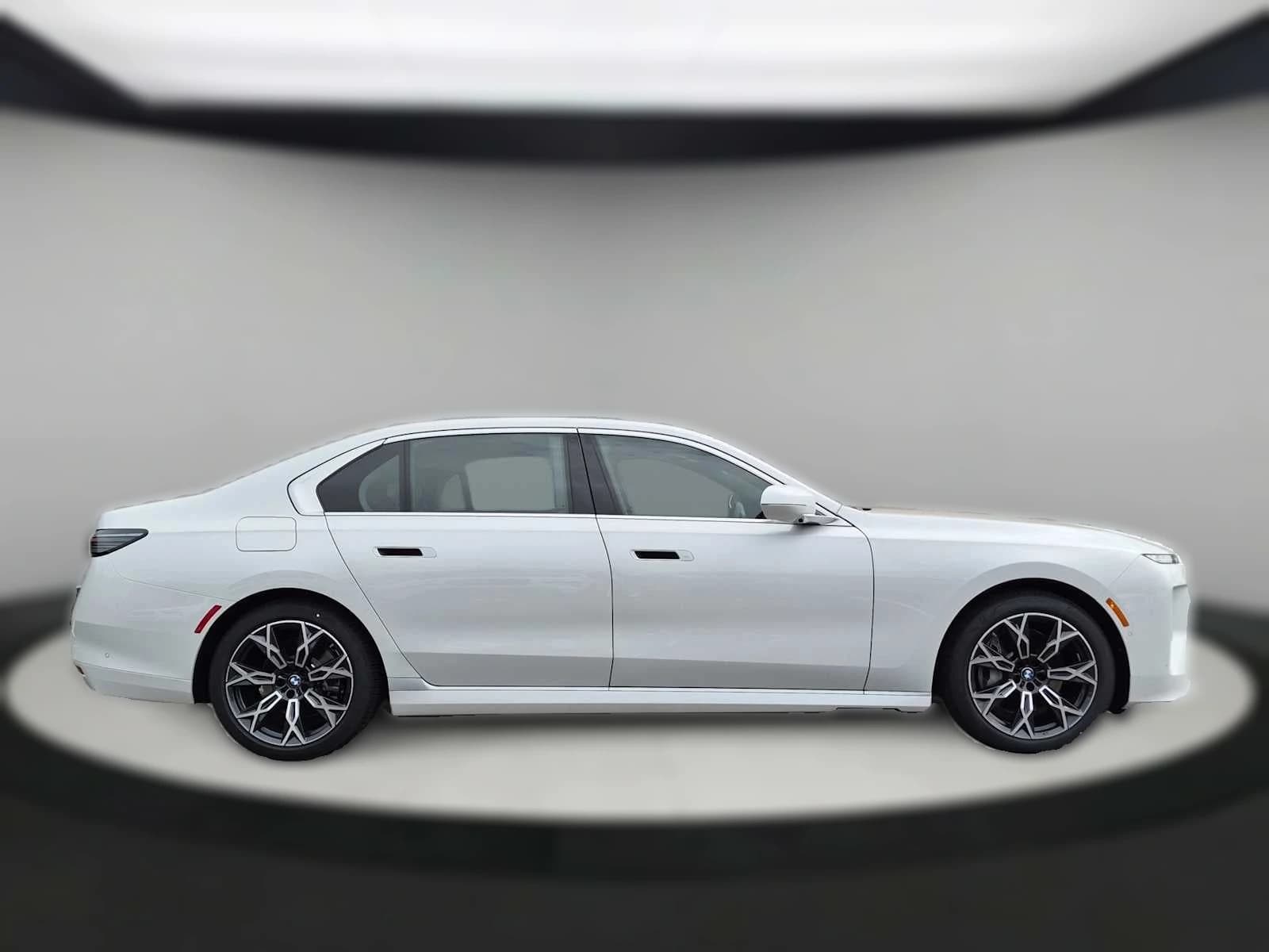 BMW 7 Series 740i xDrive Sedan 2027 — side view