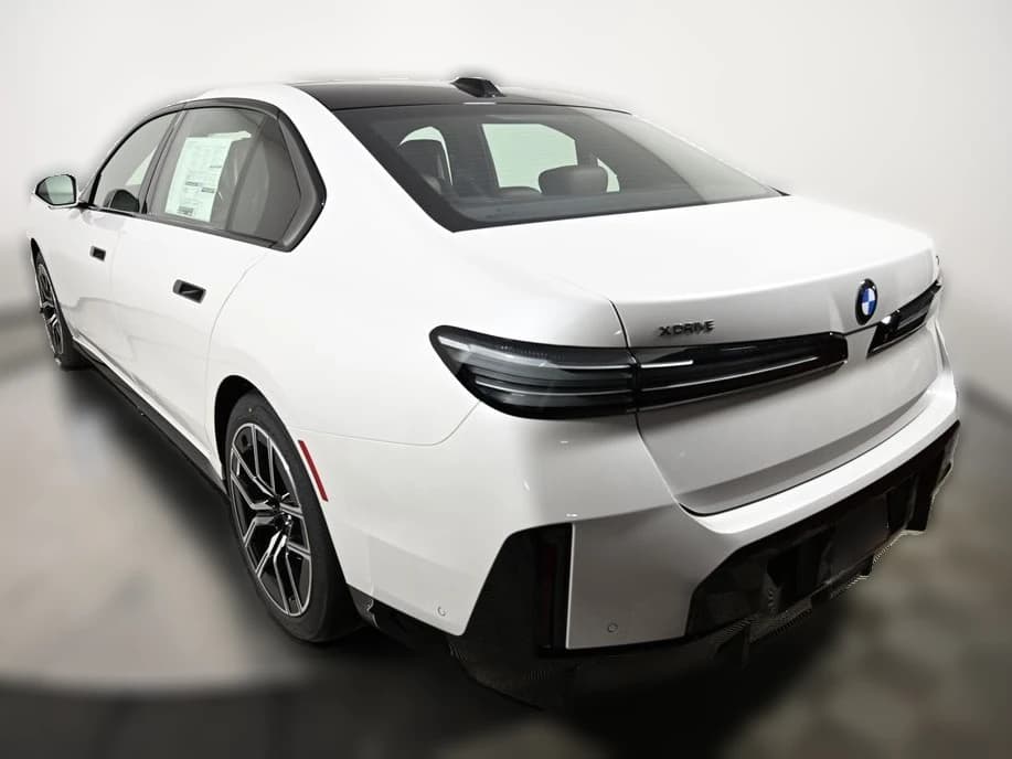 BMW 7 Series 740i xDrive Sedan 2027 — side view