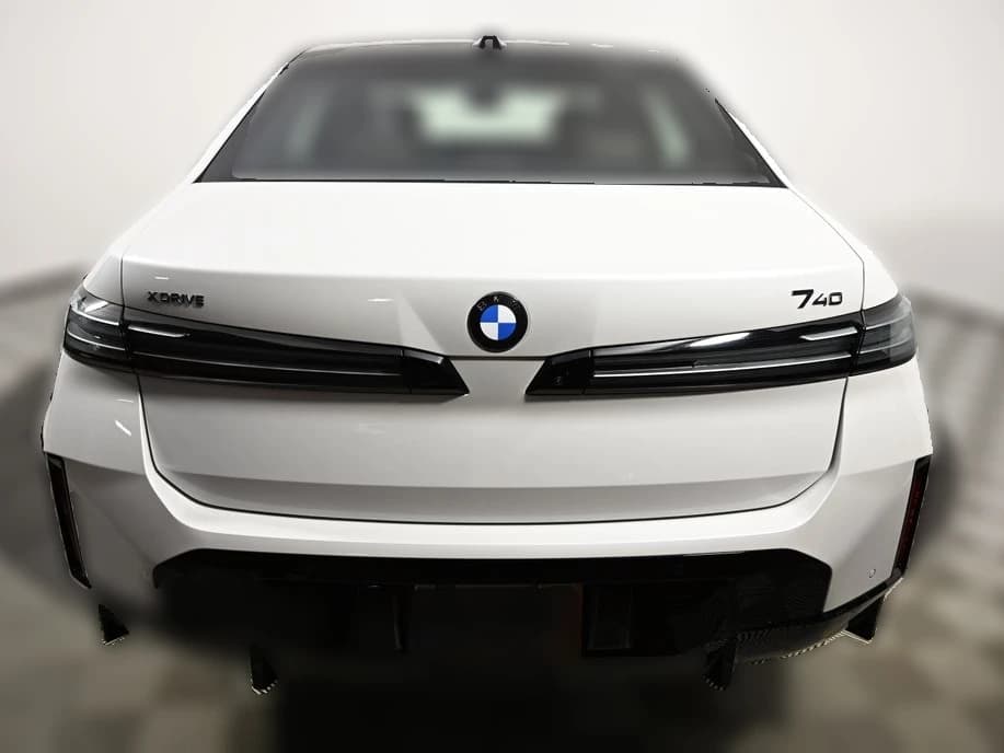 BMW 7 Series 740i xDrive Sedan 2027 — side view