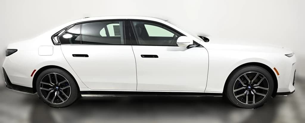 BMW 7 Series 740i xDrive Sedan 2027 — side view