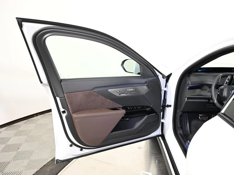 BMW 7 Series 740i xDrive Sedan 2027 — side view