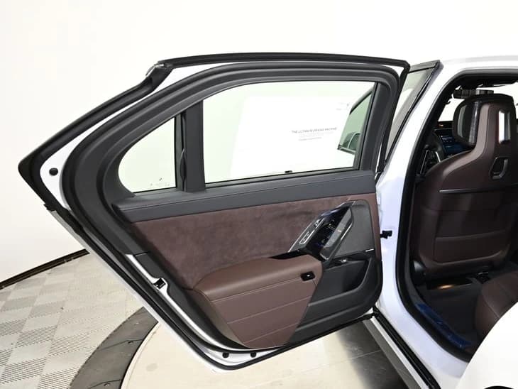 BMW 7 Series 740i xDrive Sedan 2027 — side view