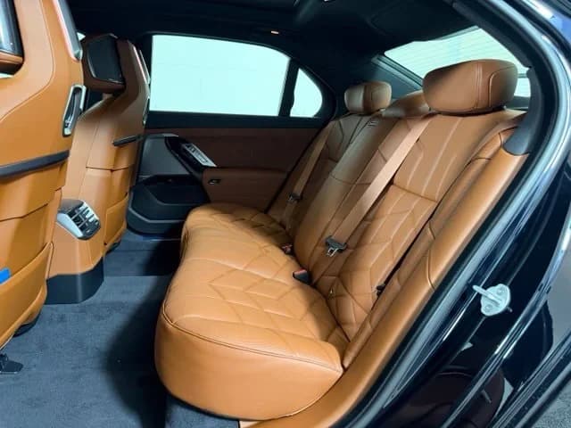 BMW 7 Series 740i xDrive Sedan 2027 — side view
