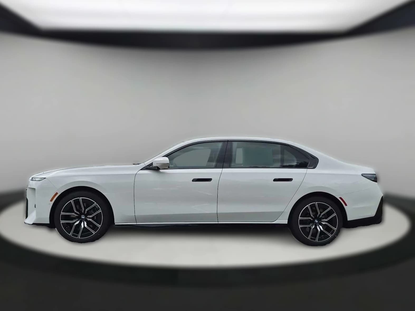 BMW 7 Series 740i xDrive Sedan 2027 — side view