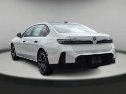 BMW 7 Series 740i xDrive Sedan 2027 — side view
