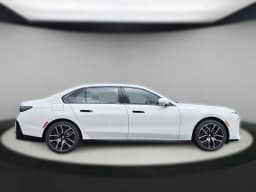 BMW 7 Series 740i xDrive Sedan 2027 — side view