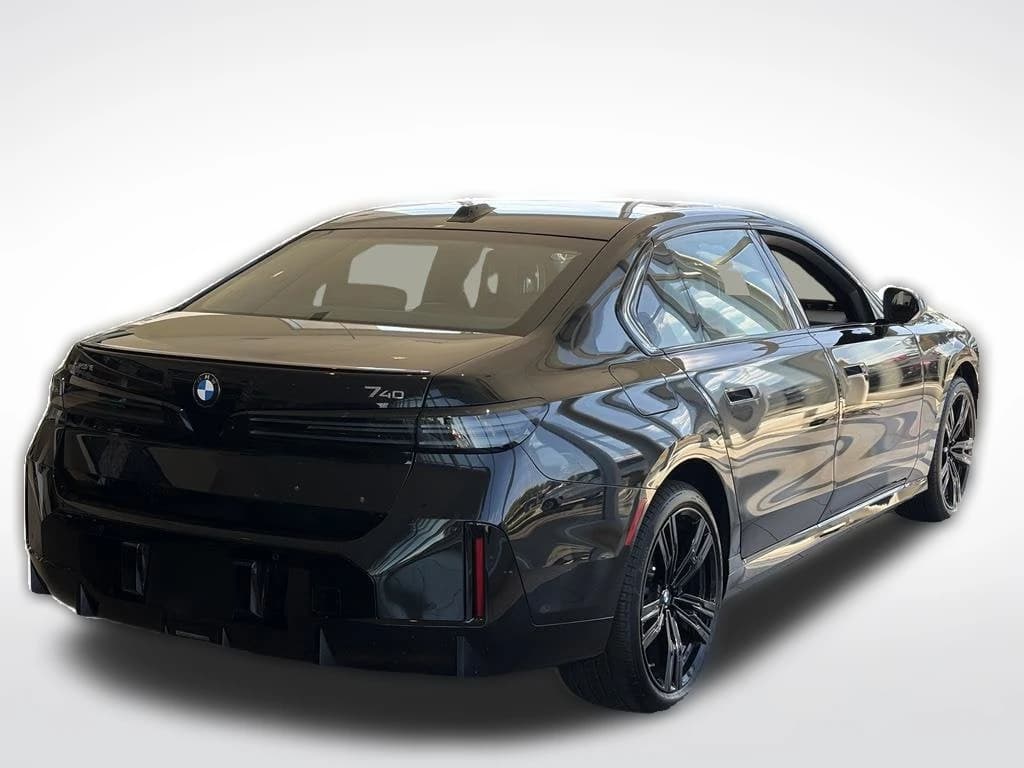 BMW 7 Series 740i xDrive Sedan 2027 — side view