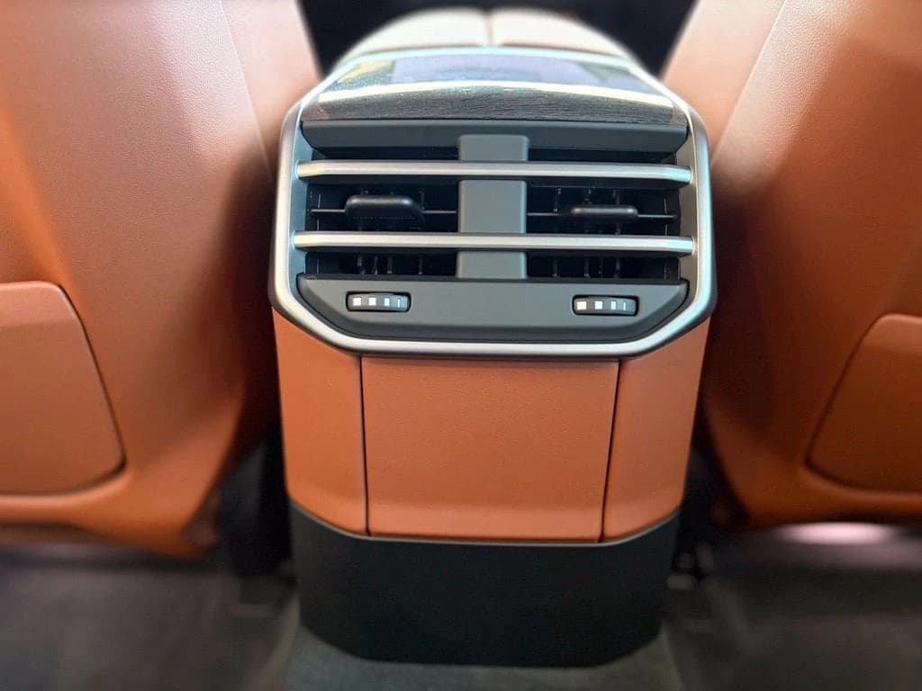 BMW 7 Series 740i xDrive Sedan 2027 — side view