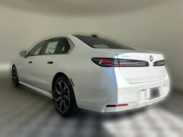 BMW 7 Series 740i xDrive Sedan 2027 — side view