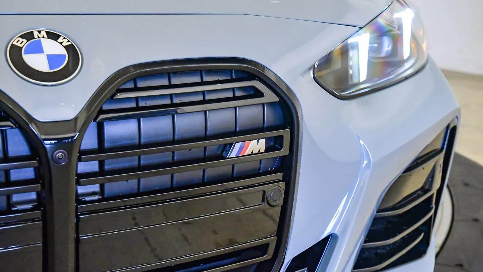 BMW 4 Series M440i xDrive Coupe 2026 — side view