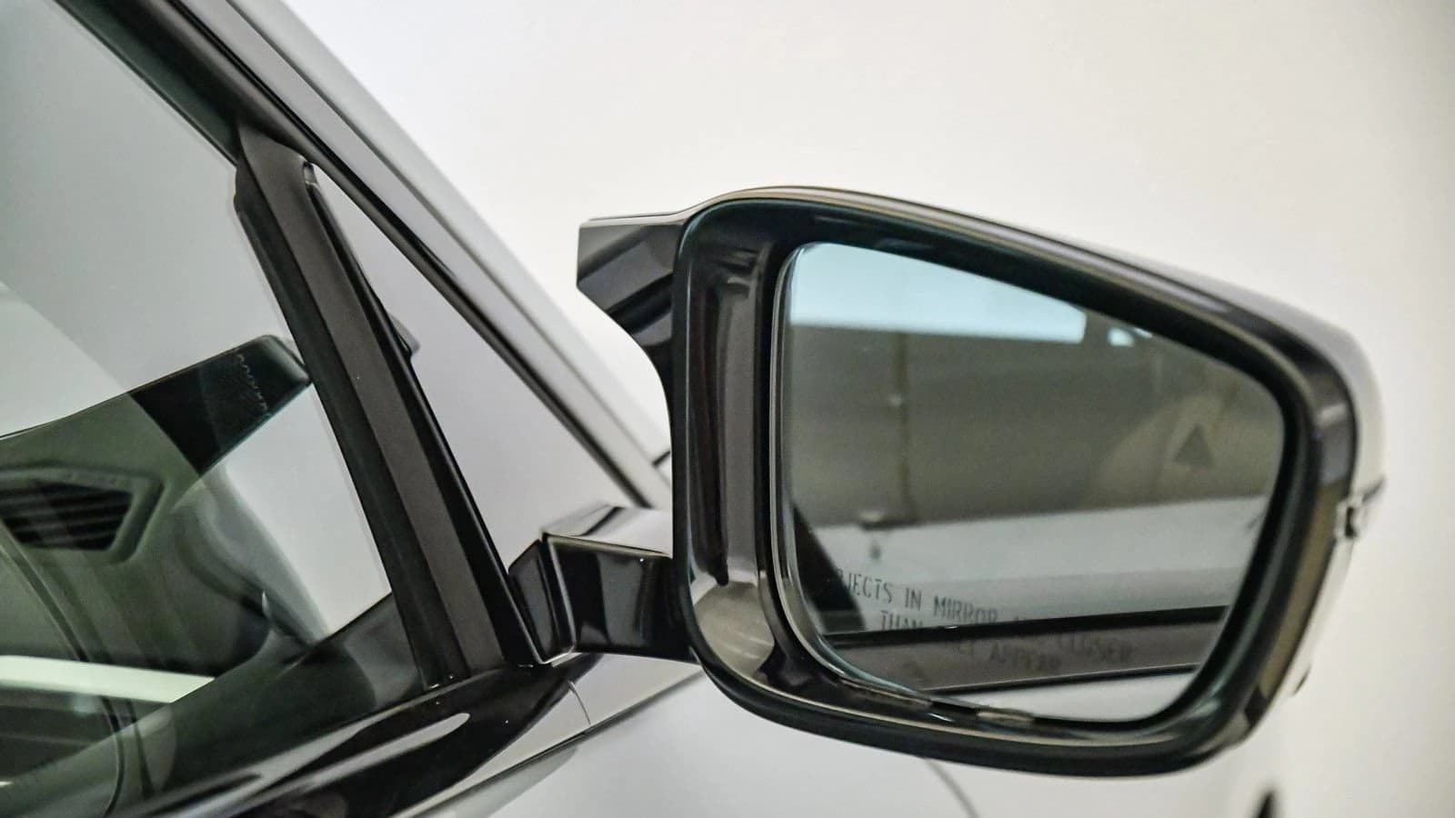 BMW 4 Series M440i xDrive Coupe 2026 — side view