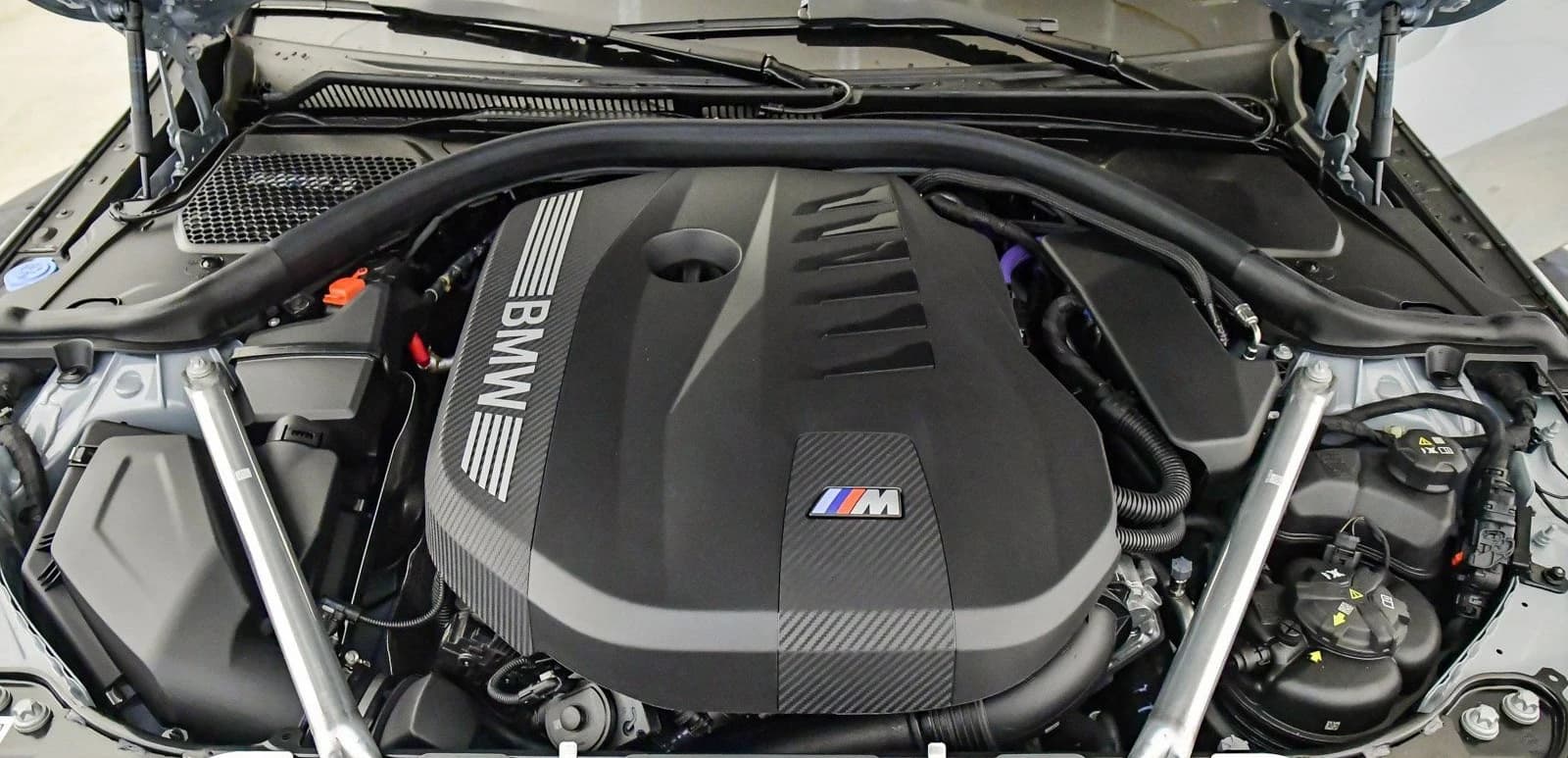 BMW 4 Series M440i xDrive Coupe 2026 — side view