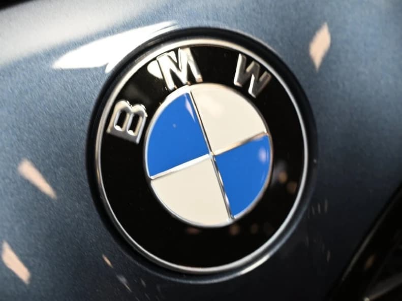 BMW 4 Series M440i xDrive Coupe 2027 — side view