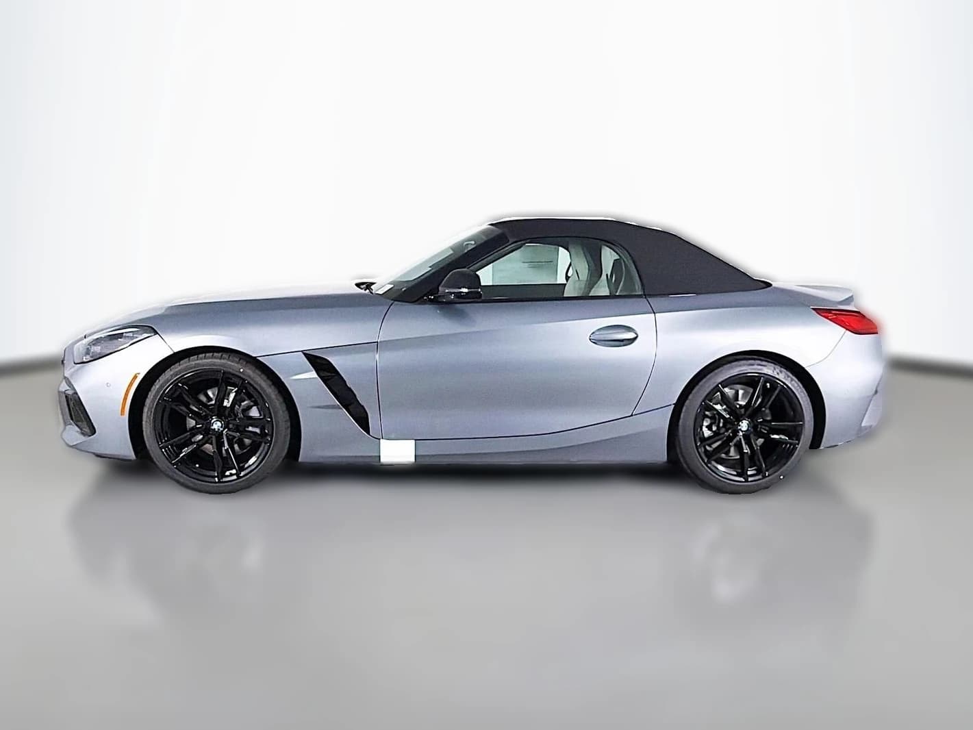 BMW Z4 sDrive30i Roadster 2026 — side view