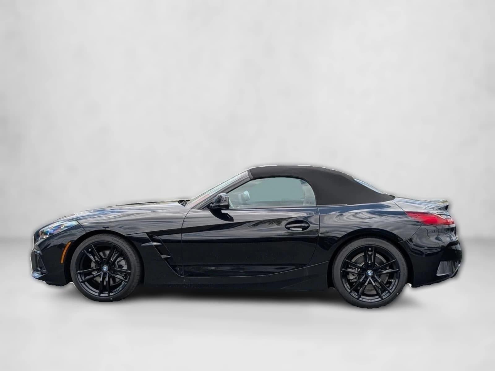 BMW Z4 sDrive30i Roadster 2026 — side view