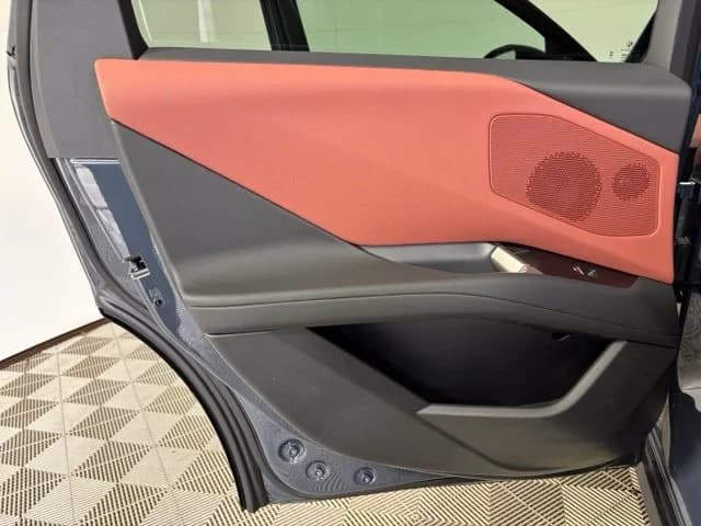 BMW iX3 50 xDrive Sports Activity Vehicle 2027 — side view