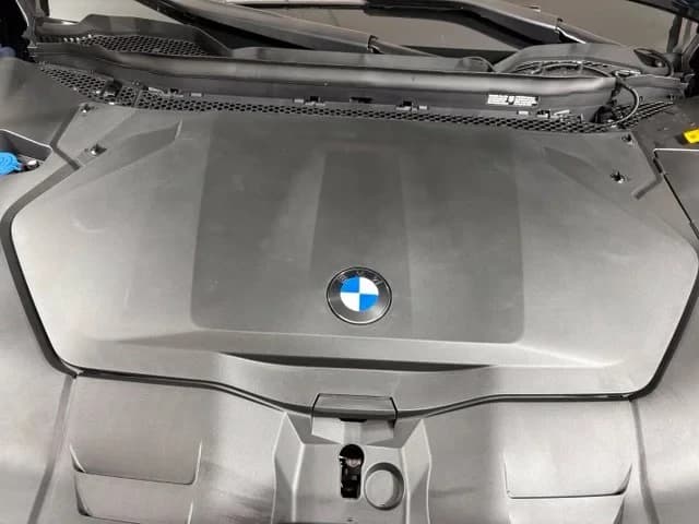 BMW iX3 50 xDrive Sports Activity Vehicle 2027 — side view