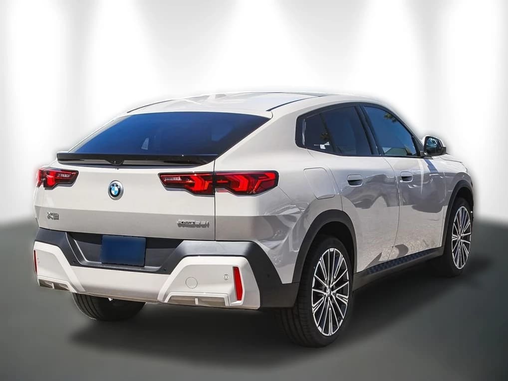 BMW X2 xDrive28i Sports Activity Coupe 2026 — side view