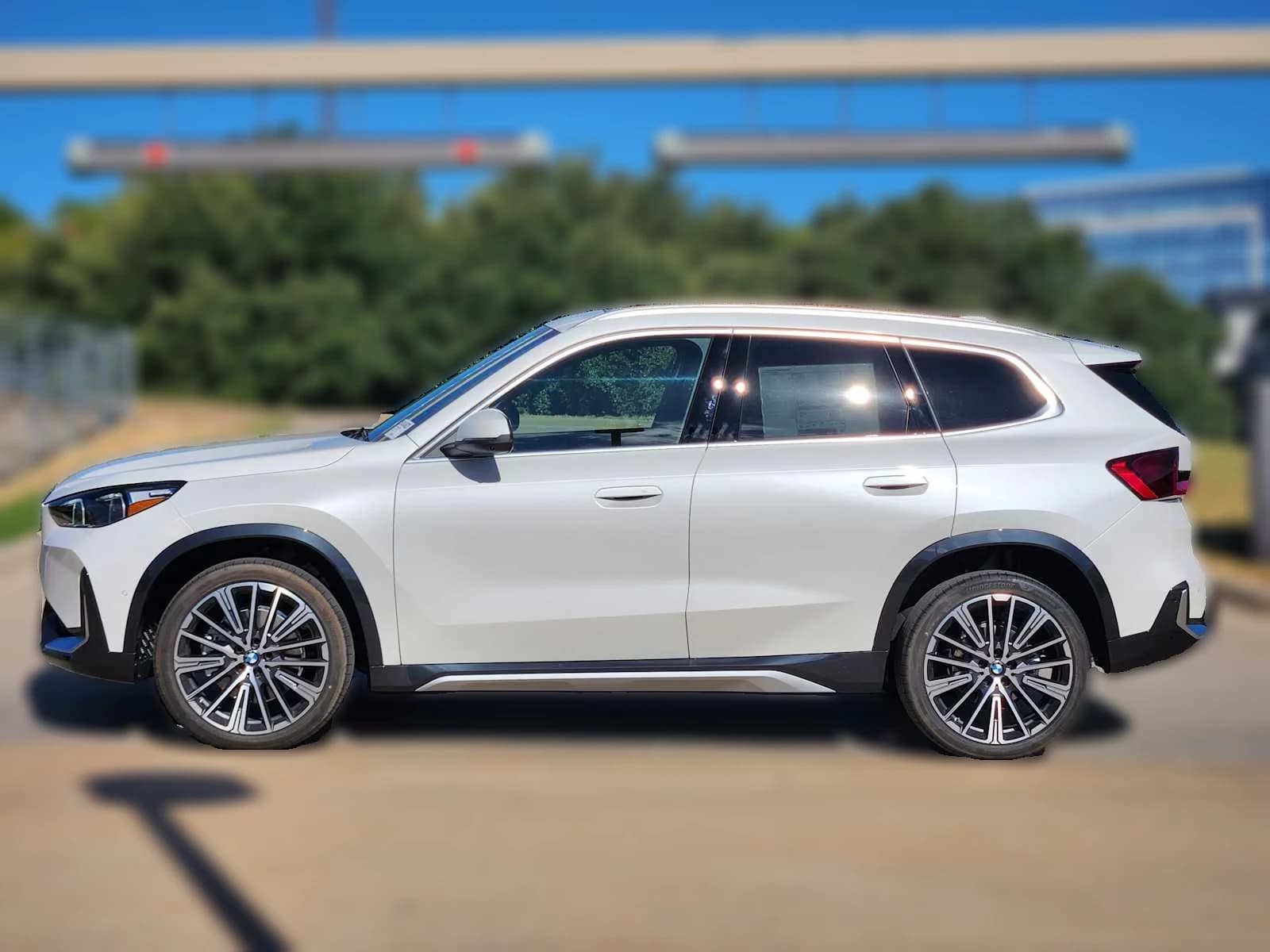 BMW X1 xDrive28i Sports Activity Vehicle 2027 — side view