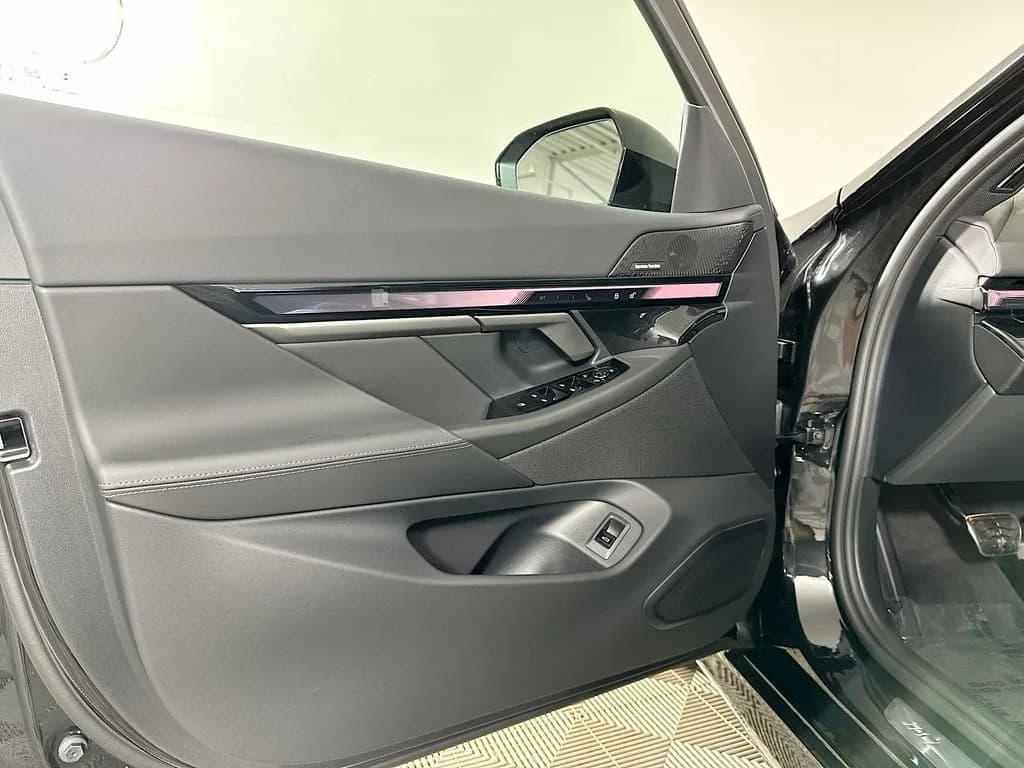 BMW i5 xDrive40 Sedan 2027 — side view