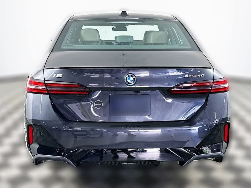 BMW i5 xDrive40 Sedan 2027 — side view