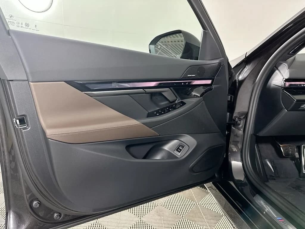 BMW i5 xDrive40 Sedan 2027 — side view