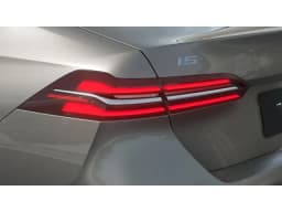 BMW i5 xDrive40 Sedan 2027 — side view