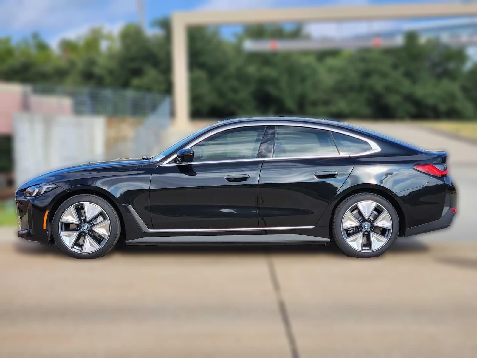 BMW i4 xDrive40 Gran Coupe 2026 — side view