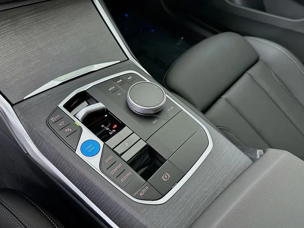 BMW i4 xDrive40 Gran Coupe 2026 — side view
