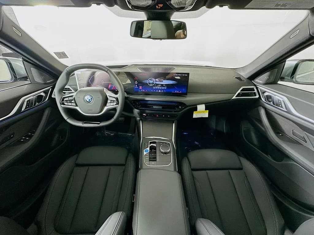 BMW i4 xDrive40 Gran Coupe 2026 — side view