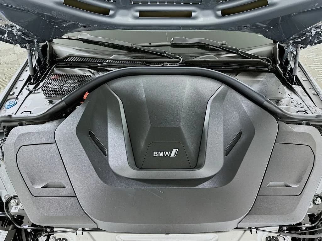 BMW i4 xDrive40 Gran Coupe 2026 — side view