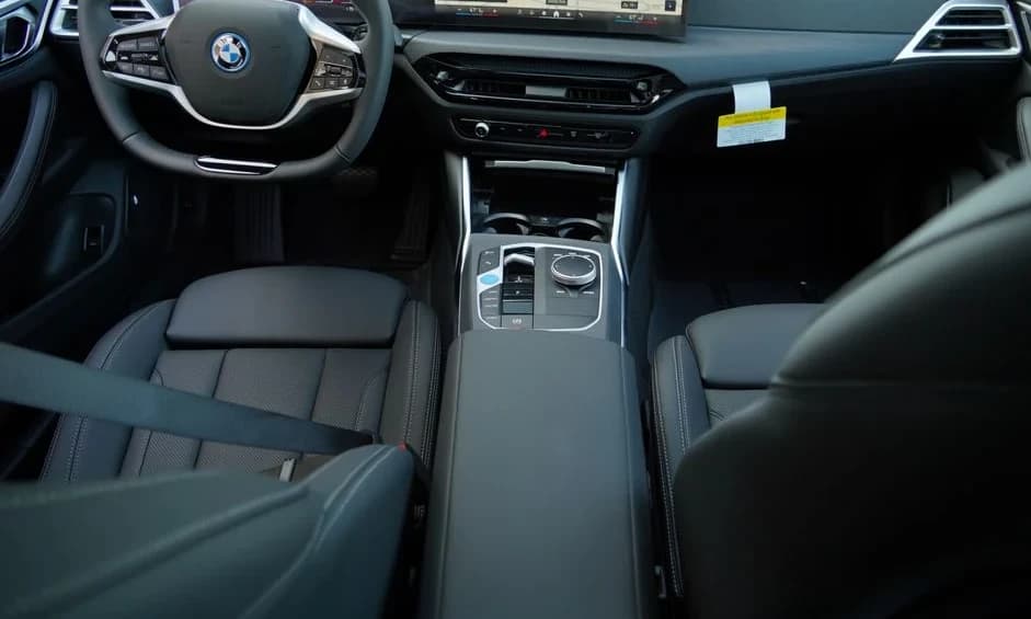 BMW i4 xDrive40 Gran Coupe 2026 — side view