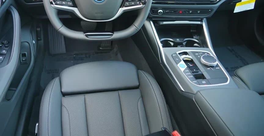 BMW i4 xDrive40 Gran Coupe 2026 — side view