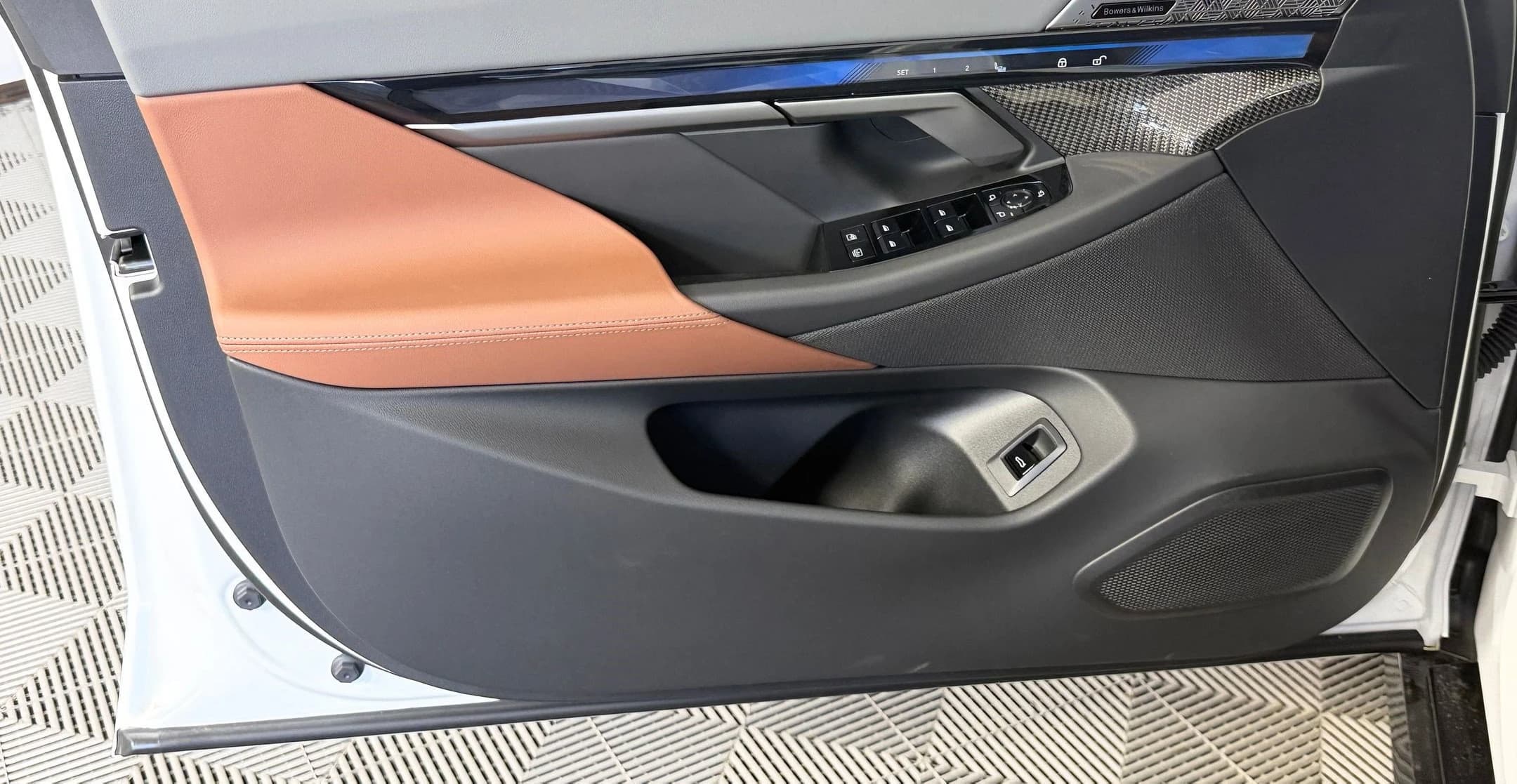 BMW i5 M60 Sedan 2026 — side view