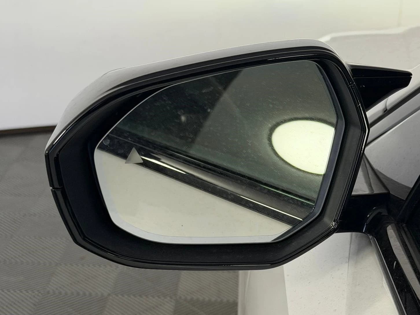 BMW i5 M60 Sedan 2026 — side view