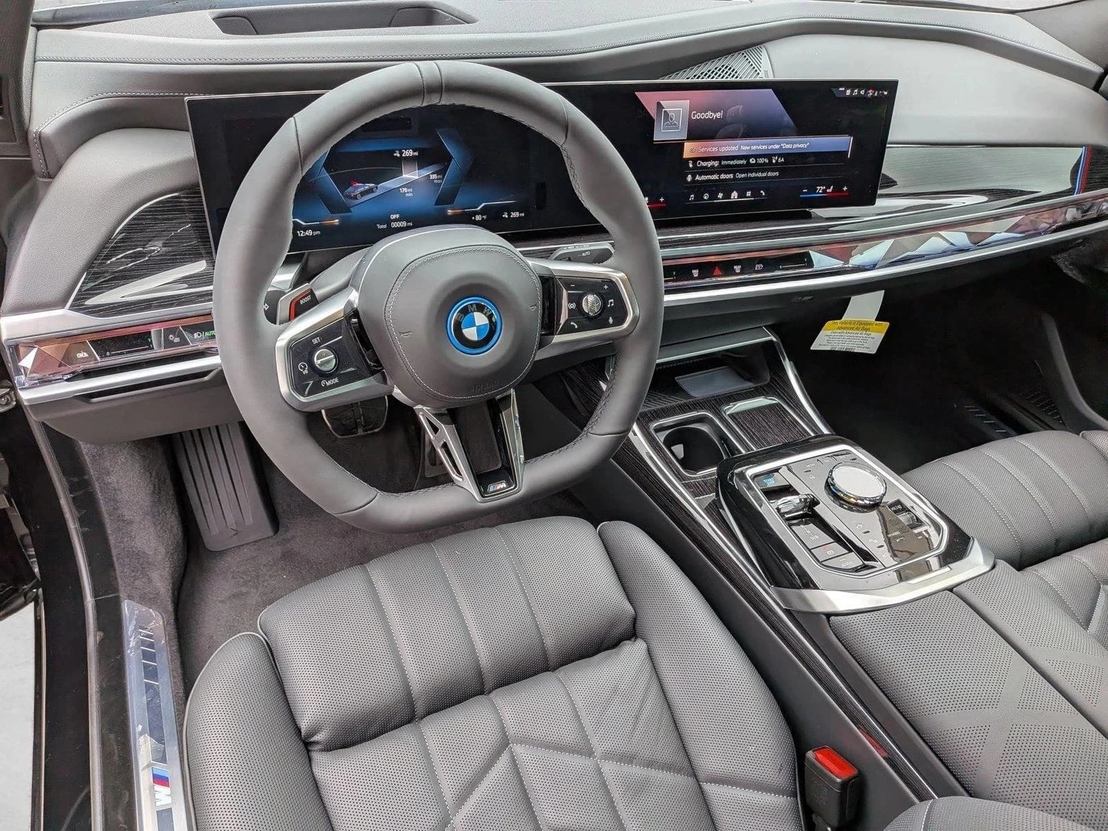 BMW i7 xDrive60 Sedan 2026 — side view