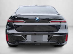 BMW i7 xDrive60 Sedan 2026 — side view
