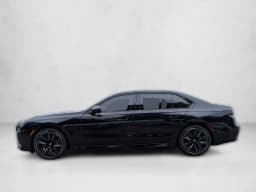 BMW i7 xDrive60 Sedan 2026 — side view