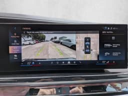 BMW i7 xDrive60 Sedan 2026 — side view