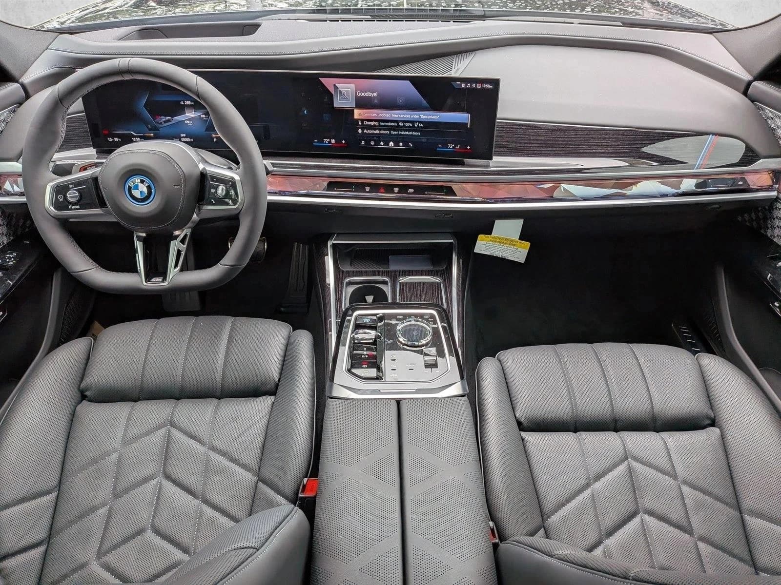 BMW i7 xDrive60 Sedan 2026 — side view