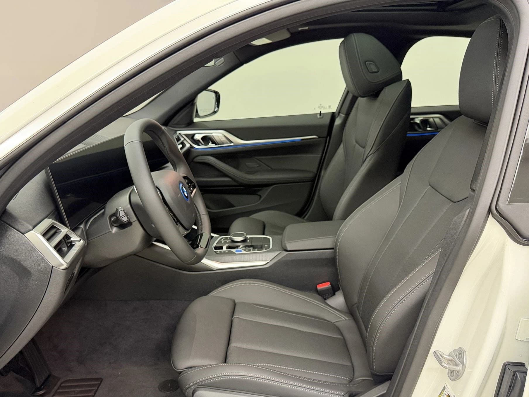 BMW i4 eDrive40 Gran Coupe 2026 — side view
