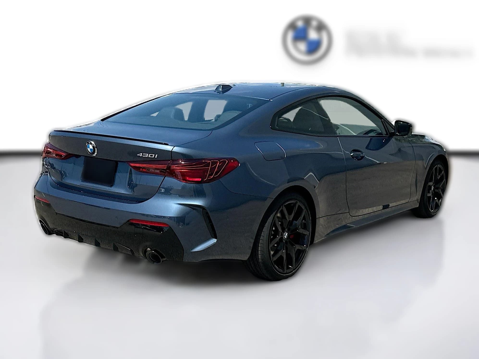 BMW i7 M70 Sedan 2026 — side view