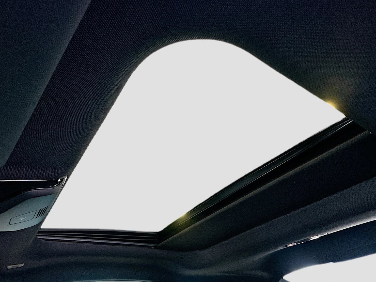 BMW i7 M70 Sedan 2026 — side view