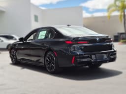 BMW i7 M70 Sedan 2026 — side view